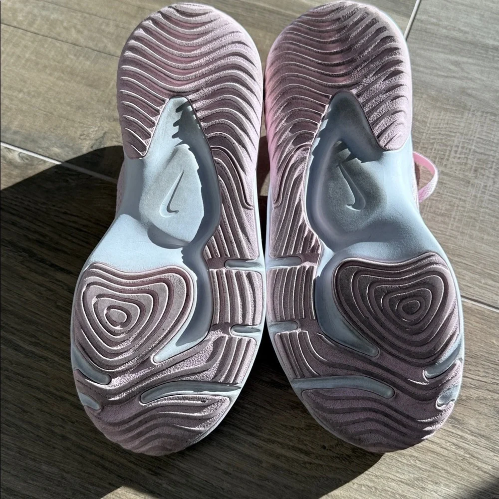 Nike Women’s Legend Sneakers